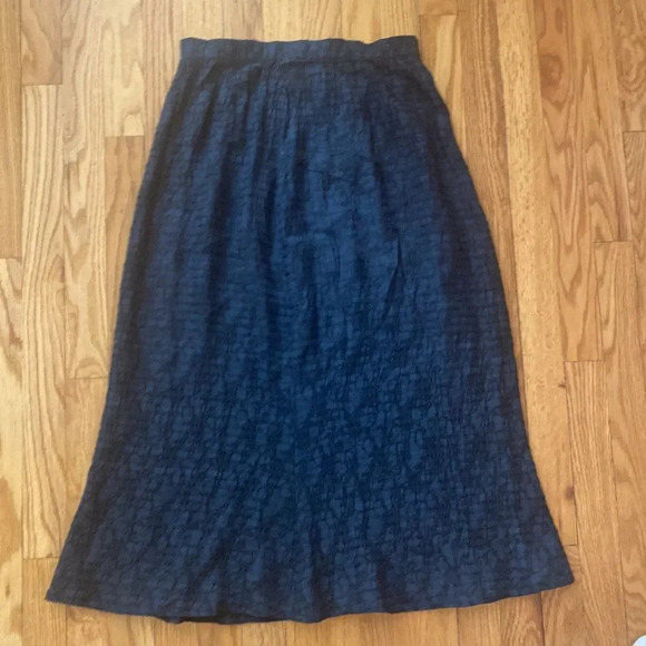 CP Shades M rayon textured black skirt great pre owned condition elastic waist - Picture 6 of 6